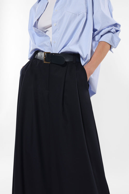 Monochrome palazzo trousers with pressed crease and belt